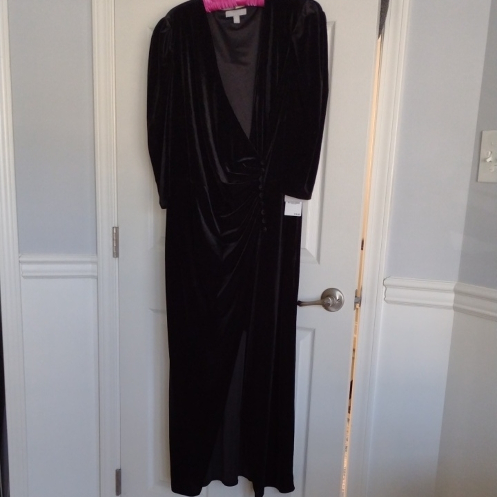 Chelsea28 Classic Black Dress
